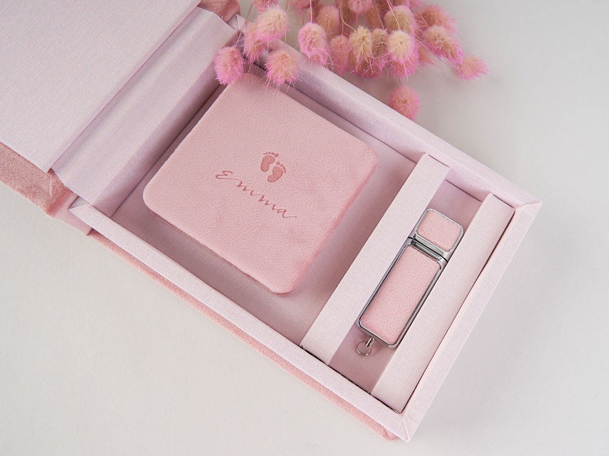 POMLADNI PAKET - ŠKATLICA ZA USB Z MINI ZLOŽLJIVO FOTO KNJIGO