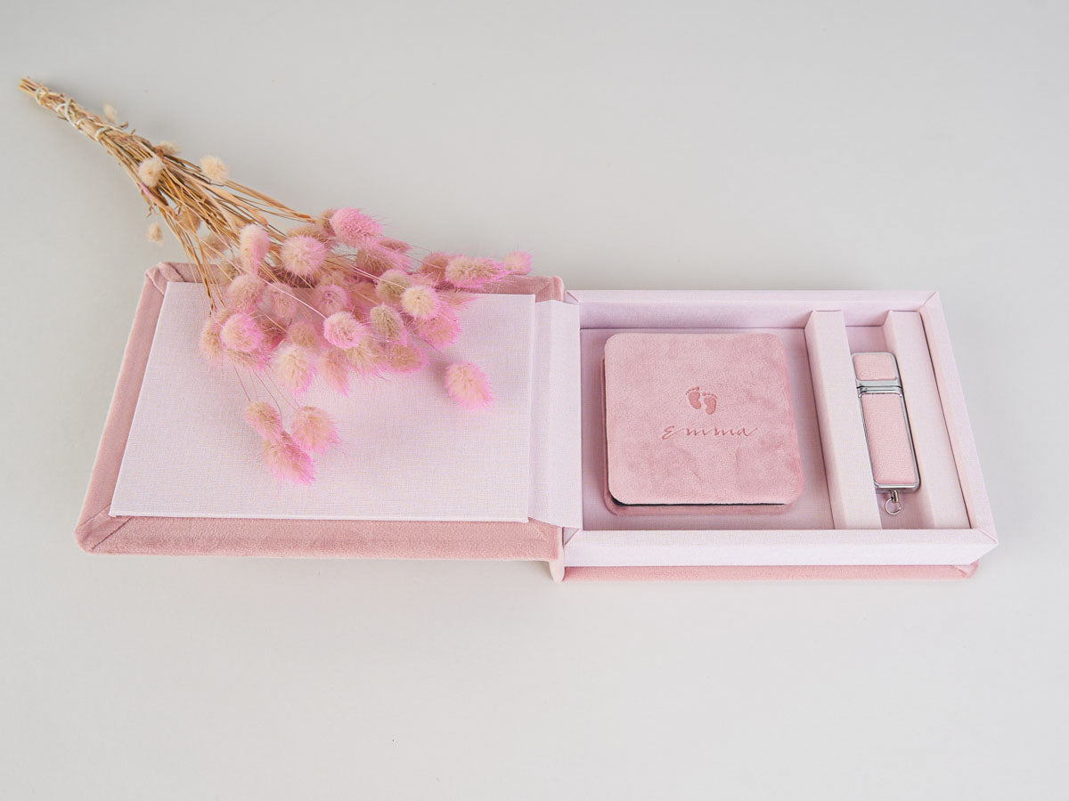 POMLADNI PAKET - ŠKATLICA ZA USB Z MINI ZLOŽLJIVO FOTO KNJIGO