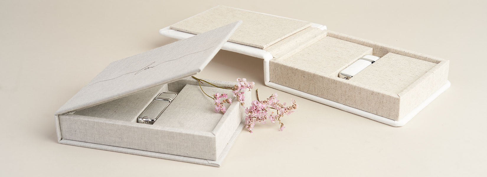 Elegantna žametna škatlica za USB kot romantično darilo za Valentinovo