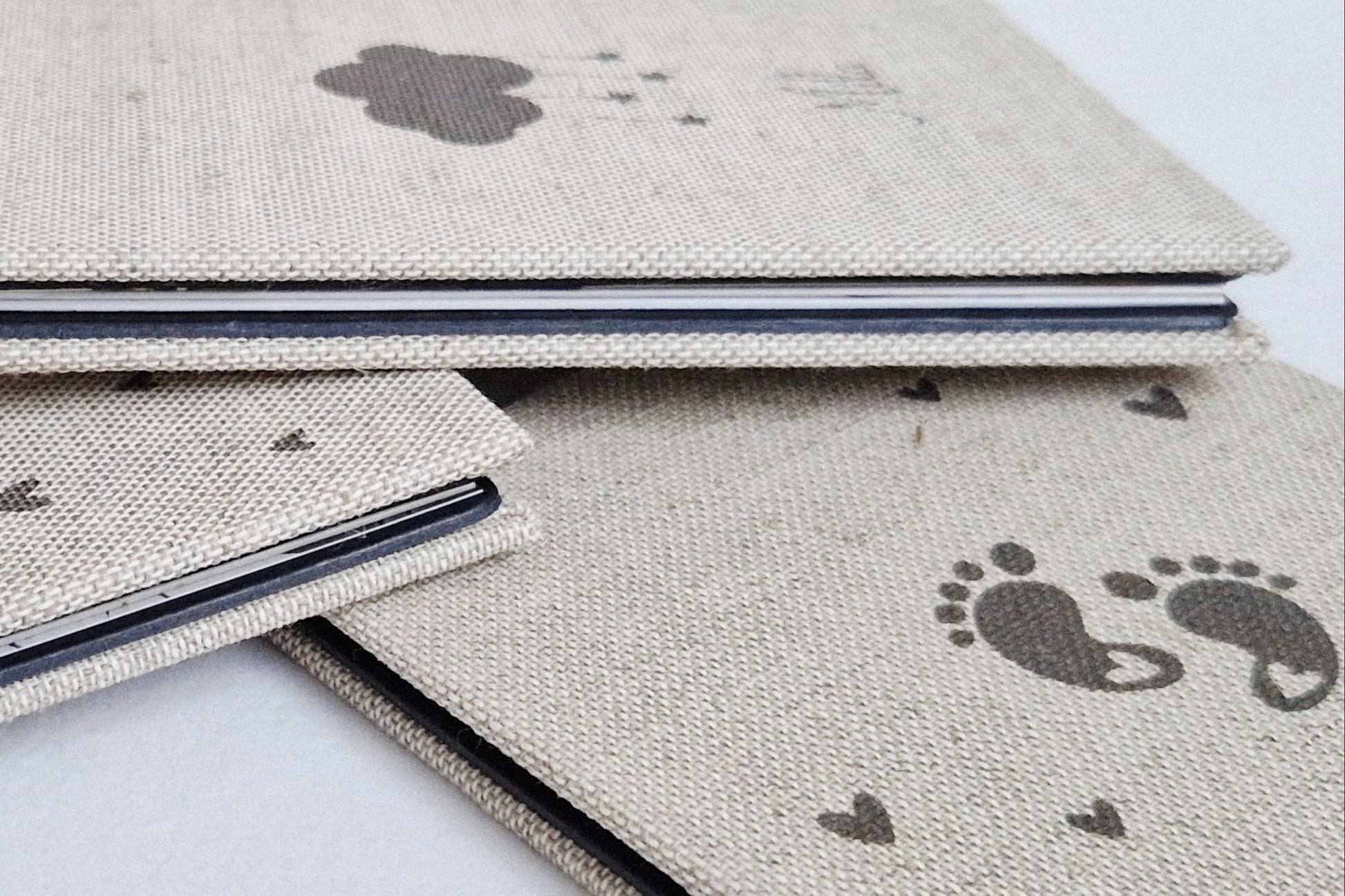 dojenčkova fotoknjiga s prvimi spomini