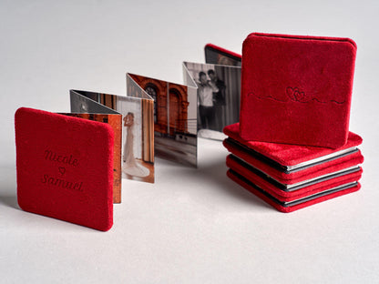 VALENTINOVO DARILO Odprta mini rdeča zložljiva fotoknjiga v harmonika formatu z 10 fotografijami