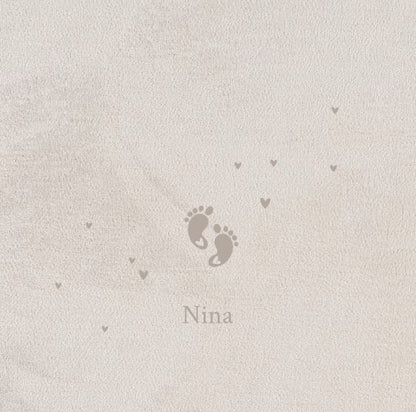 Dojenčkov album z motivom nogic – nežna spominska otroška fotoknjiga