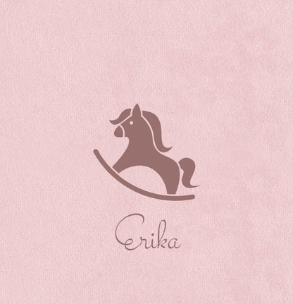 otroška foto knjiga naslovnica roza barva konjiček