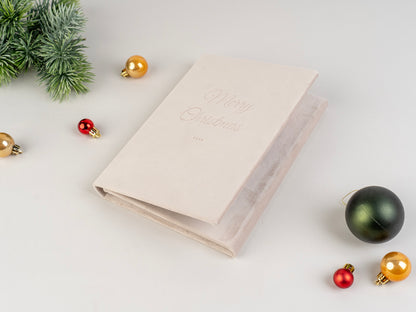 žametna božična fotoknjiga z vgraviranim naslovom božič 2025