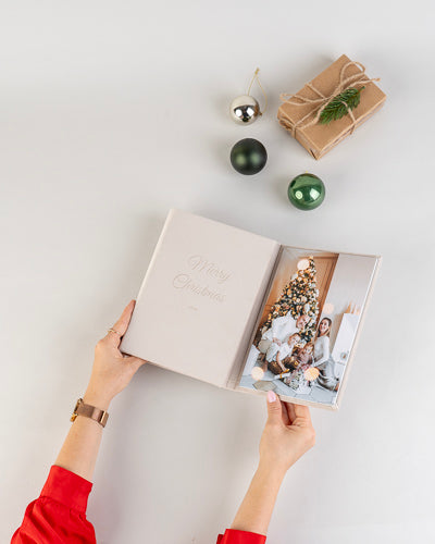 žametni foto album Trojni spomin – elegantno božično darilo s fotografijami