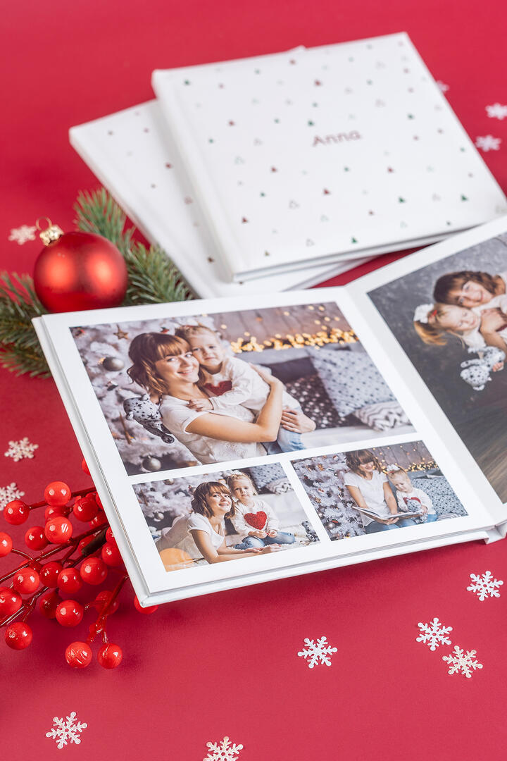 Čarobni božični foto album – eleganten foto album s perlastim sijajem in prazničnim pridihom.