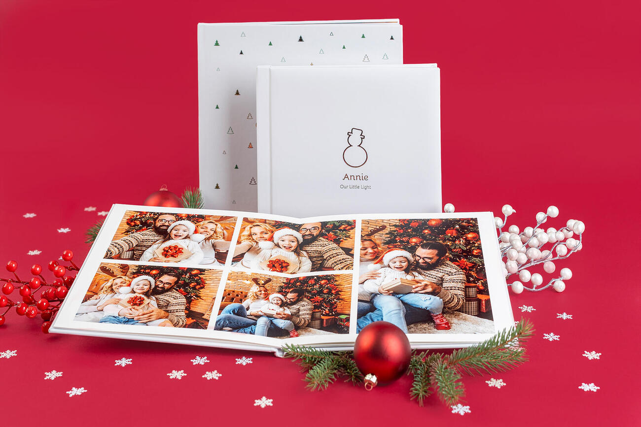 Detajl strani v čarobnem božičnem albumu – kakovosten tisk na trdem 400g papirju s perlastim sijajem.