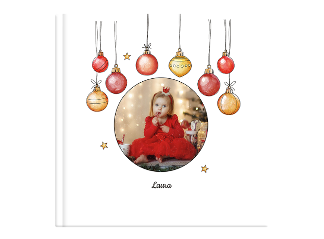 Božični foto album v prazničnem ambientu – popolno darilo za ohranitev topline praznikov.