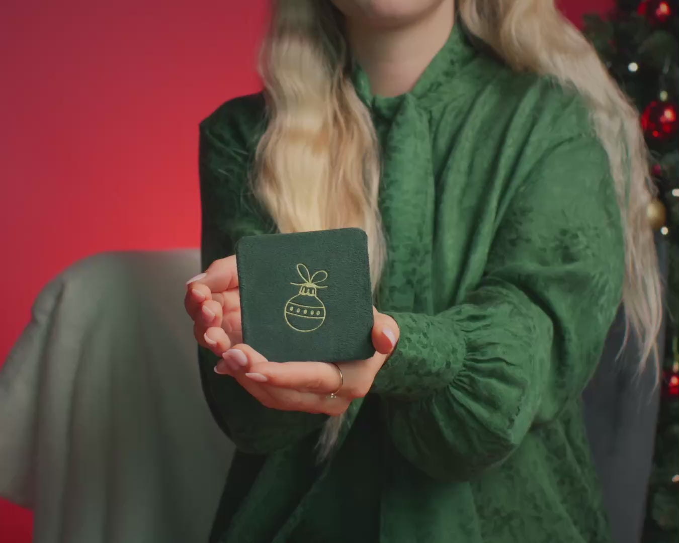 Video predstavitev čarobne mini zložljive fotoknjige – žametna božična kolekcija z zlatim potiskom