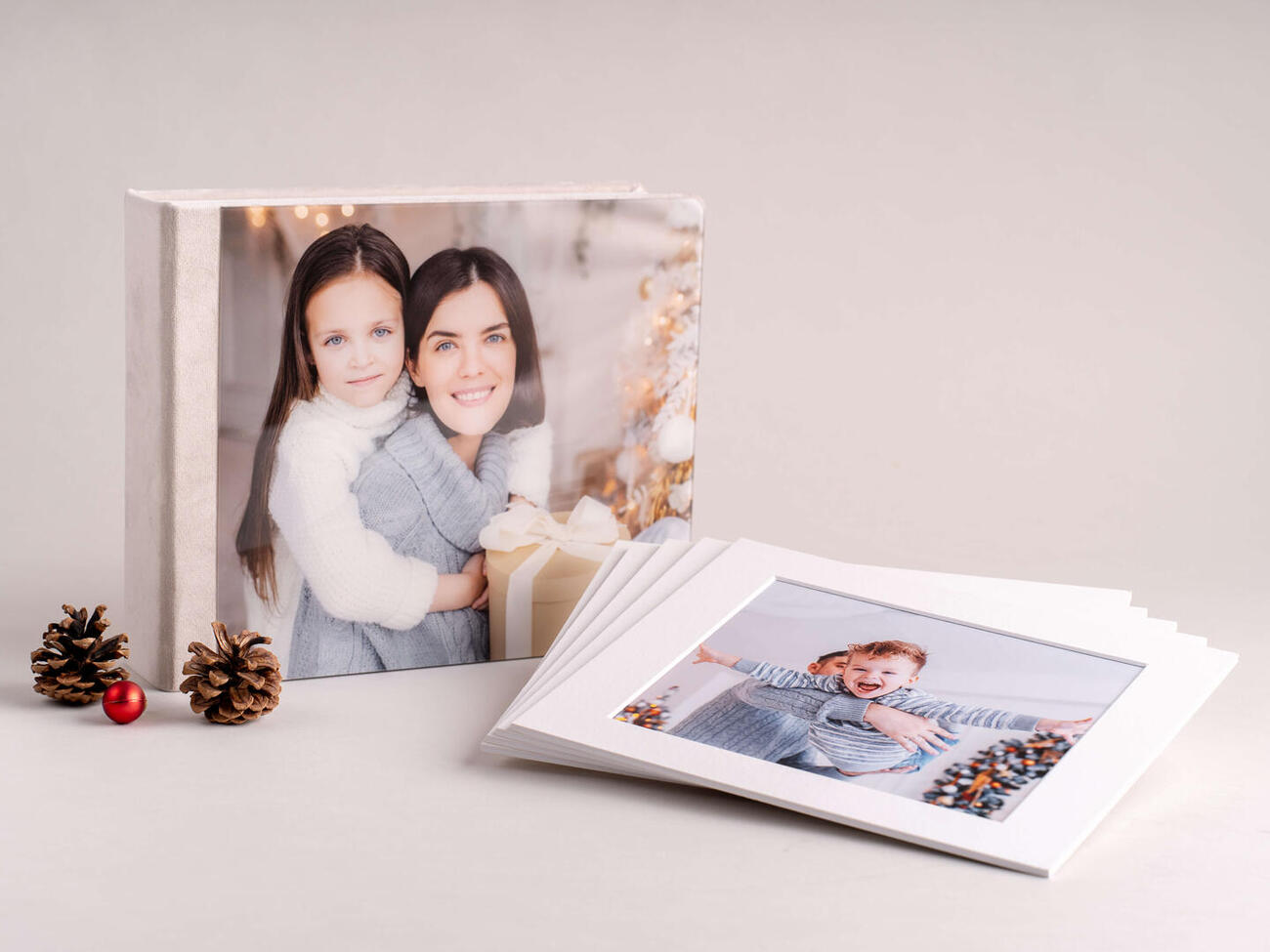 Praznična spominska škatla z ART fotografijami in akrilno naslovnico v bež barvi