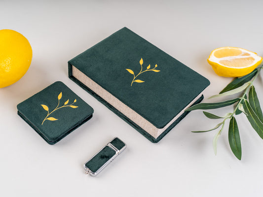 A LOVE STORY ŠKATLICA SPOMINOV - Škatlica za USB z Mini zložljivo fotoknjigo